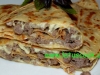 Crêpe mit Fleisch-Käsefüllung