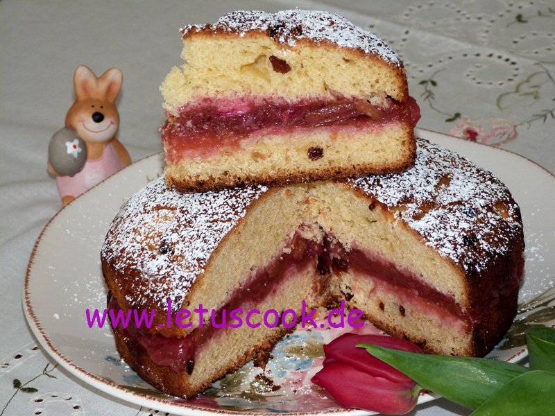 Osterkuchen-Paska mit Rhabarbermus