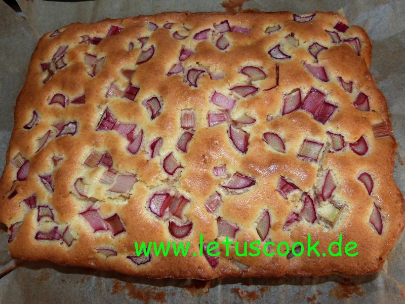 Rhabarber-Blechkuchen.jpg